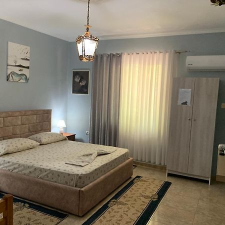 Vila Spaho Korce Buitenkant foto