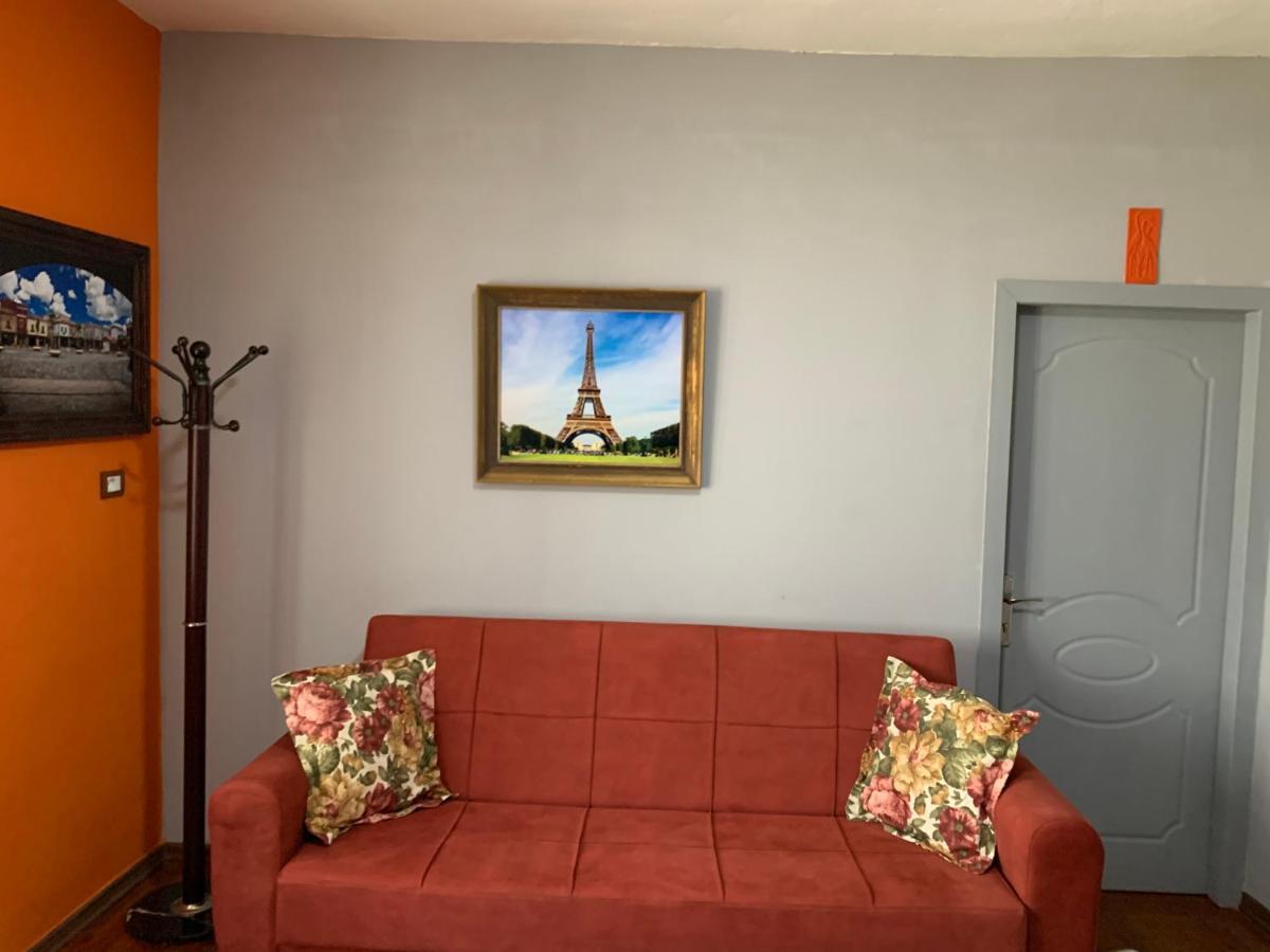 Vila Spaho Korce Buitenkant foto