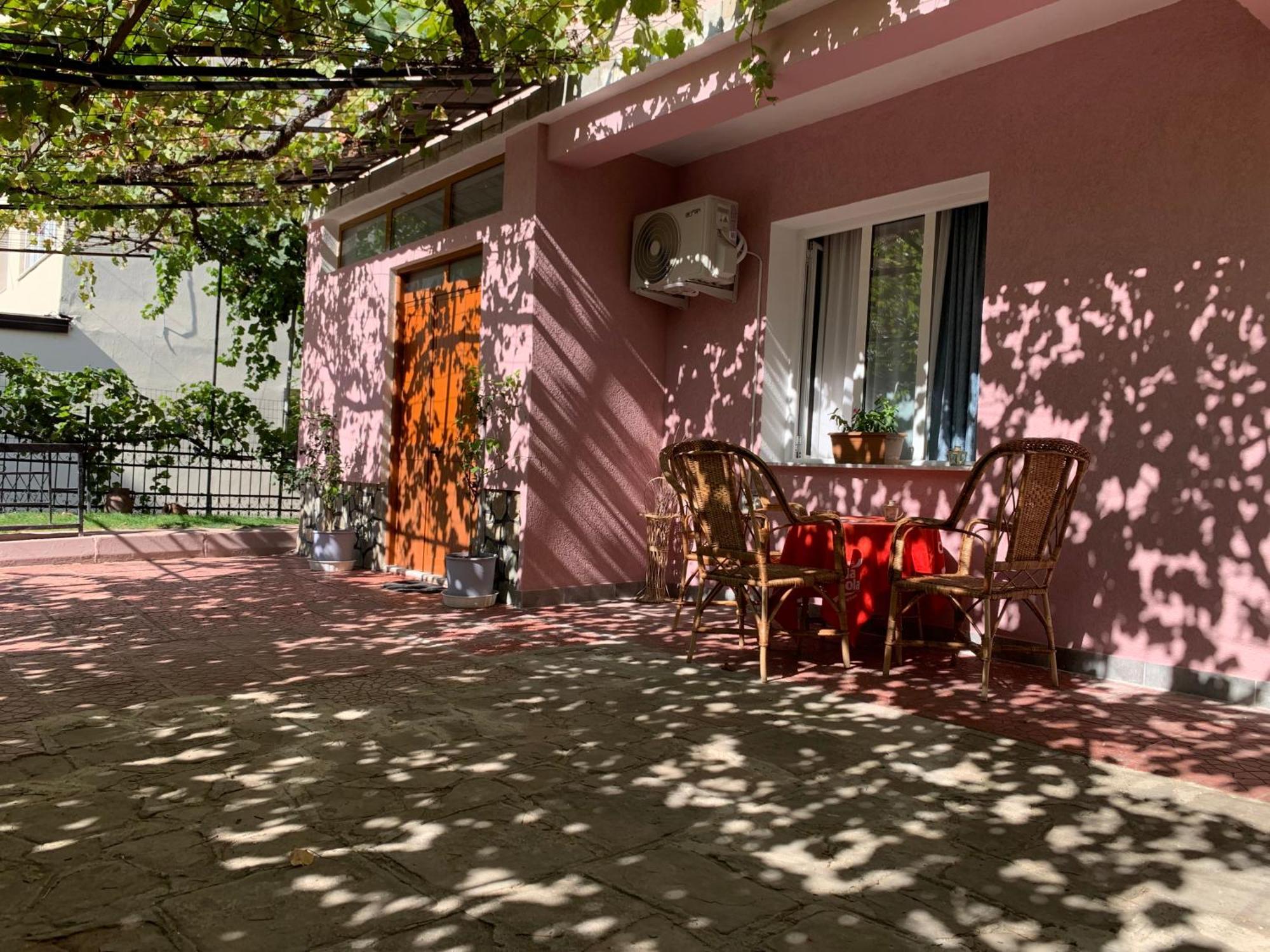 Vila Spaho Korce Buitenkant foto