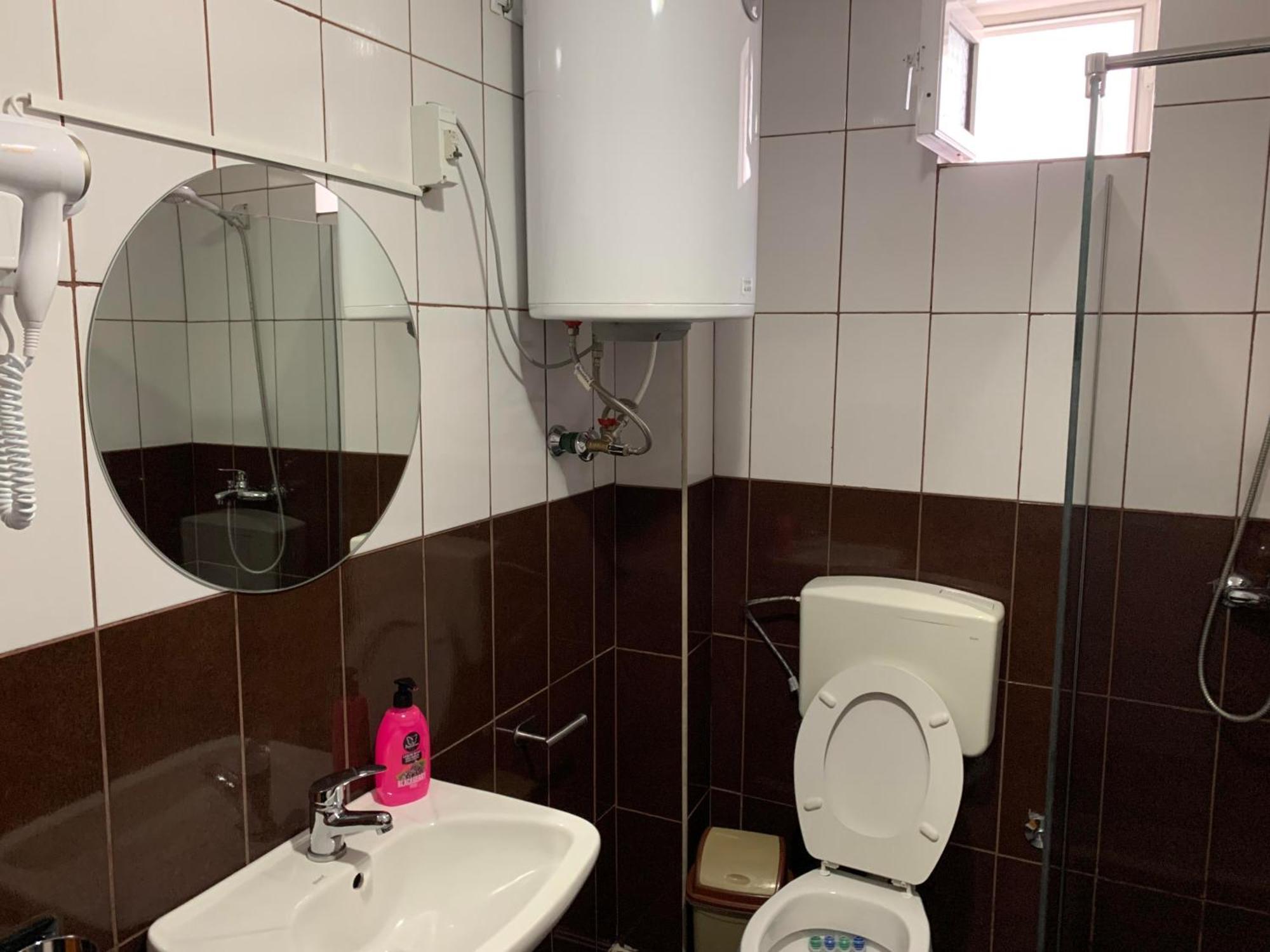 Vila Spaho Korce Buitenkant foto