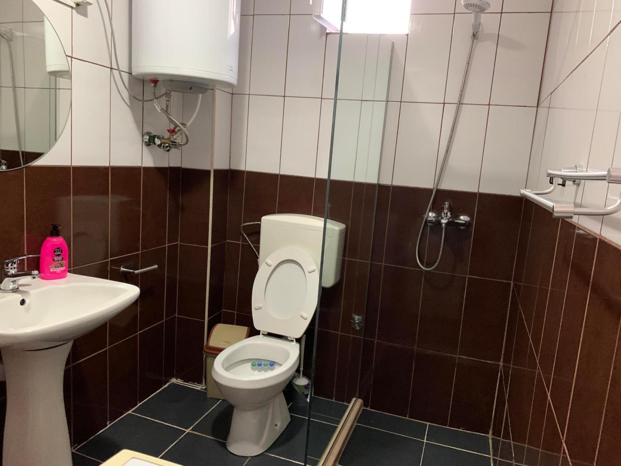 Vila Spaho Korce Buitenkant foto