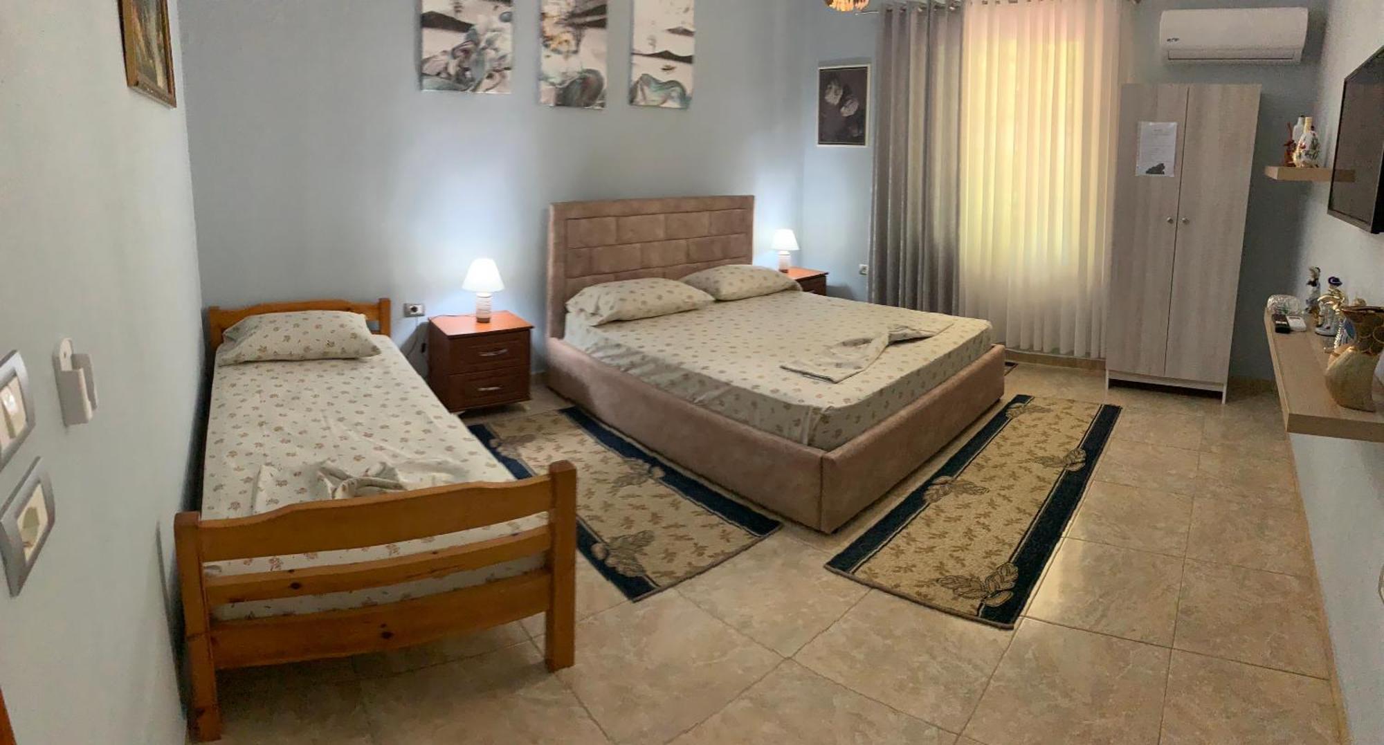 Vila Spaho Korce Buitenkant foto