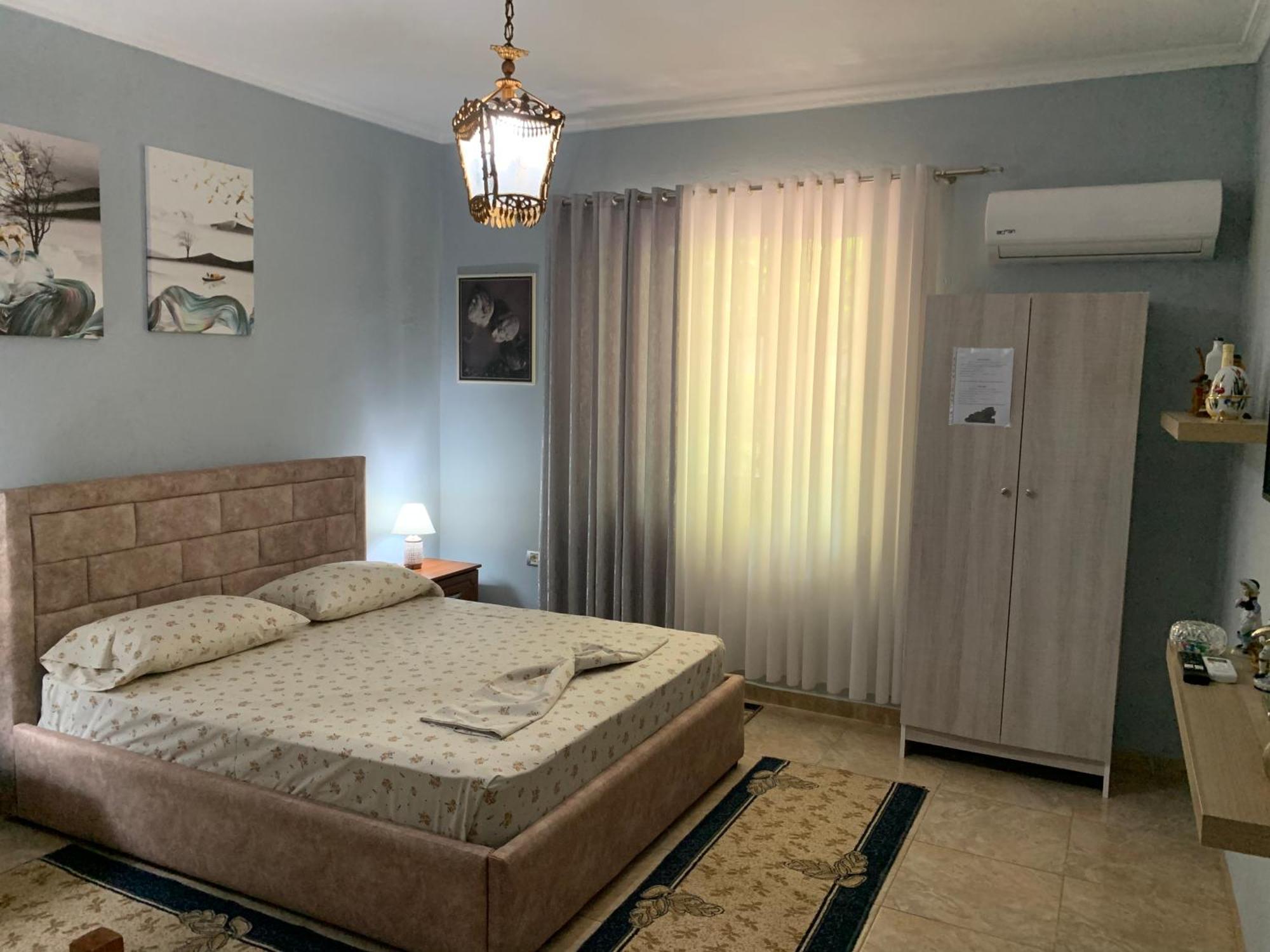Vila Spaho Korce Buitenkant foto